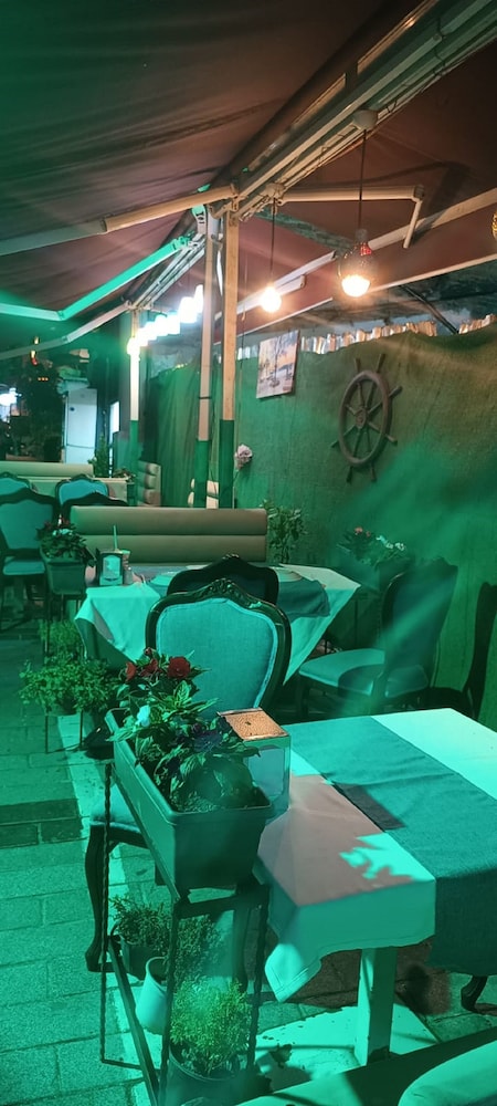 Armis Hostel 23