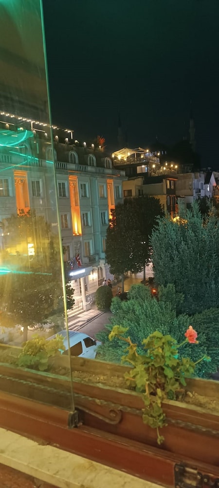 Armis Hostel 18