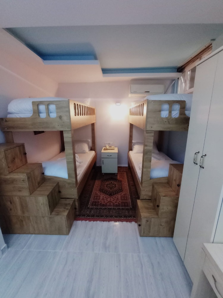 Armis Hostel 5