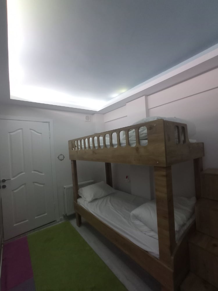 Armis Hostel 7