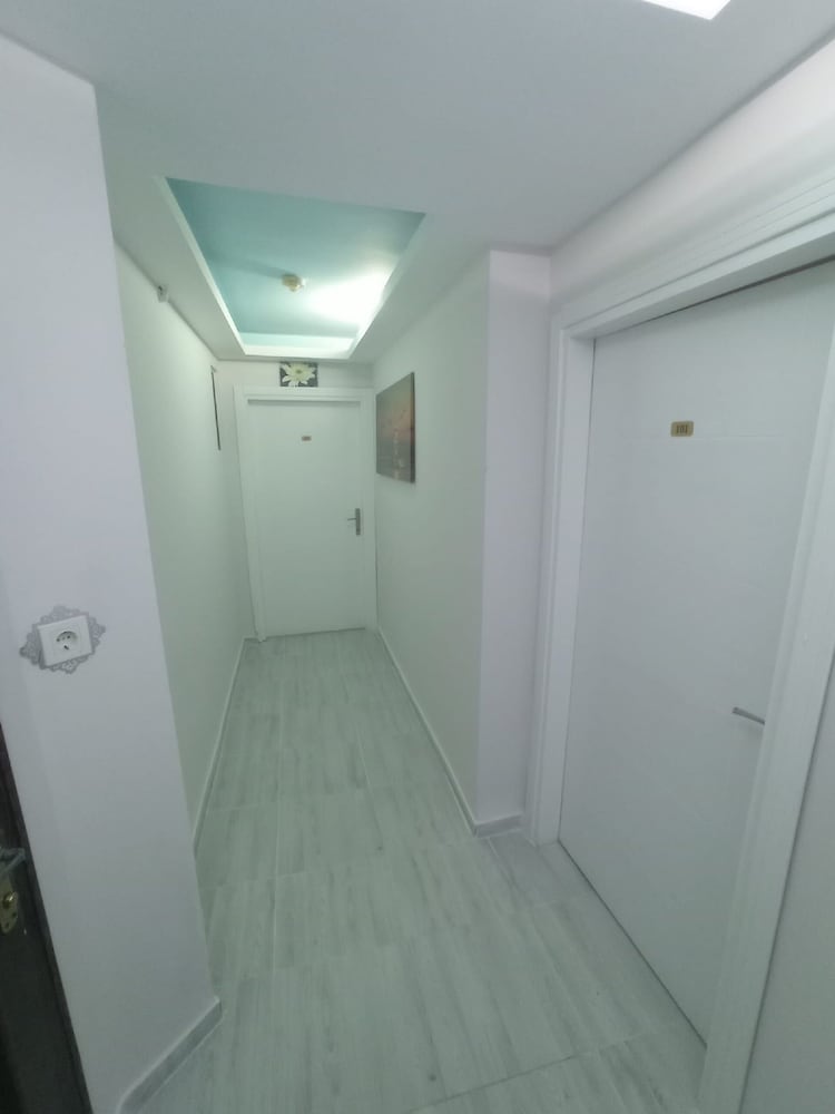 Armis Hostel 22