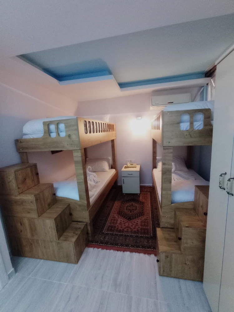 Armis Hostel 9