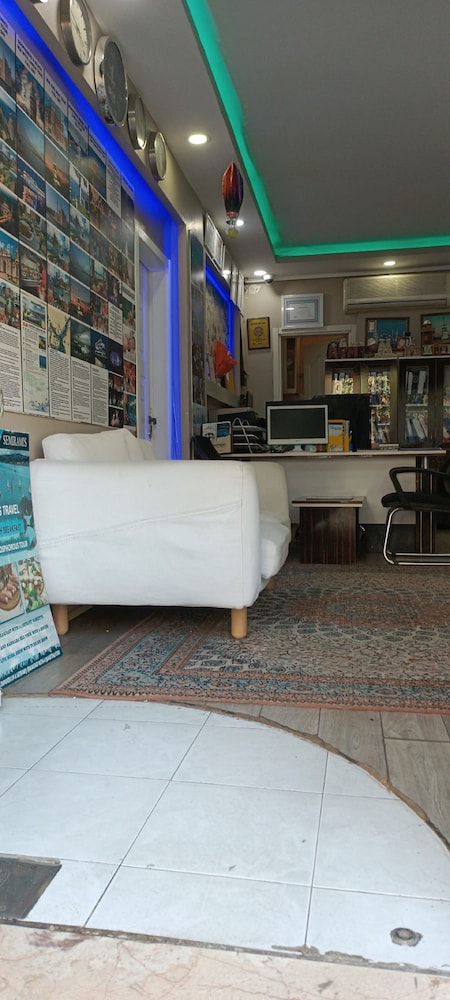Armis Hostel 24