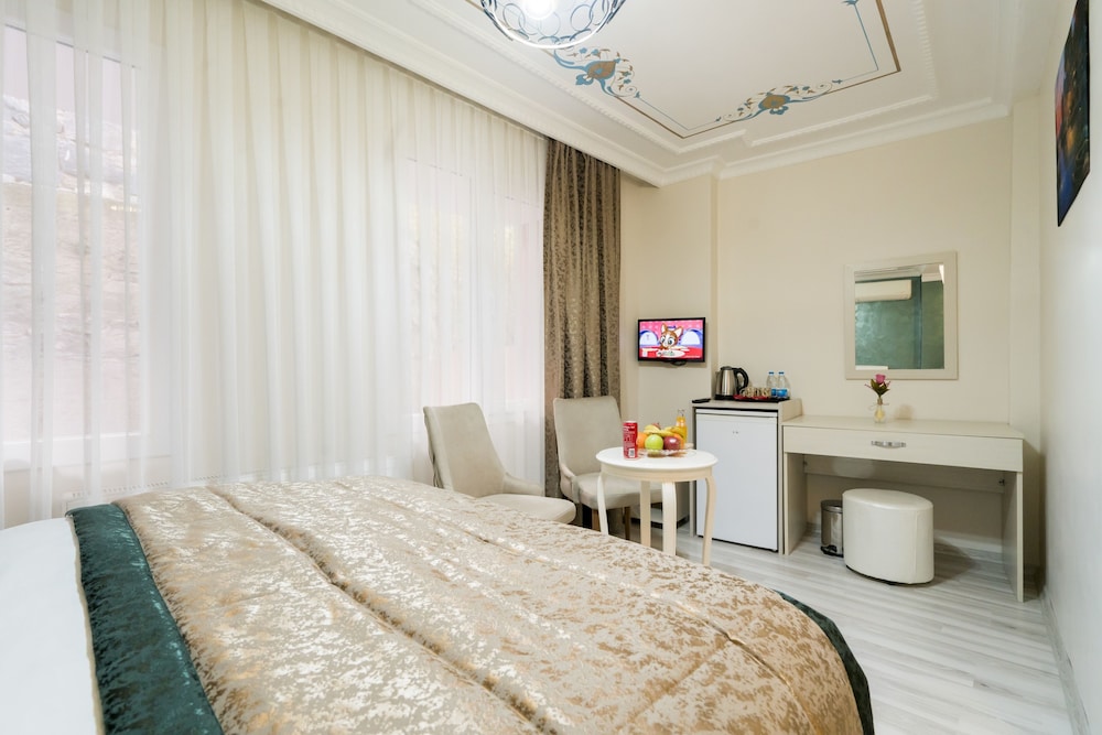 Atam Suites & Apart 8