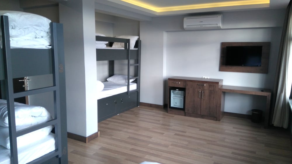 Cheers Lighthouse 10