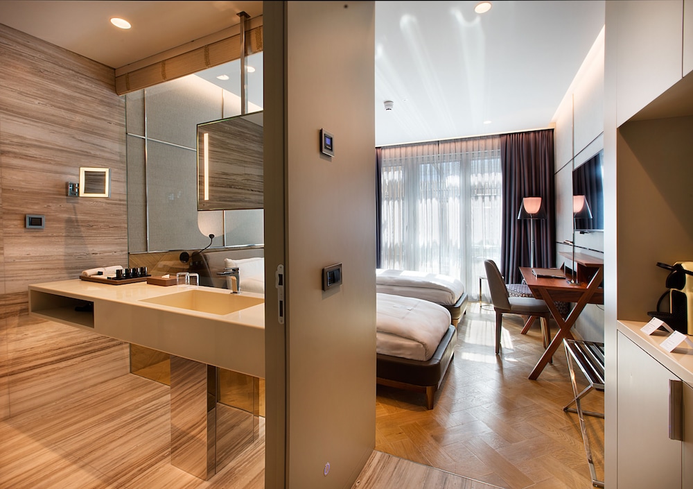 Fer Hotel 13