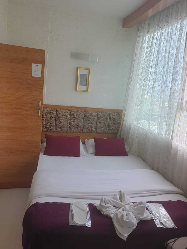 Grand Istanbul Airport Hotel 18