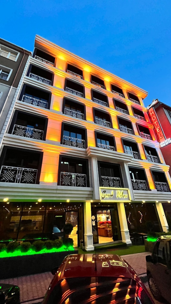 Grand Palace Hotel 1