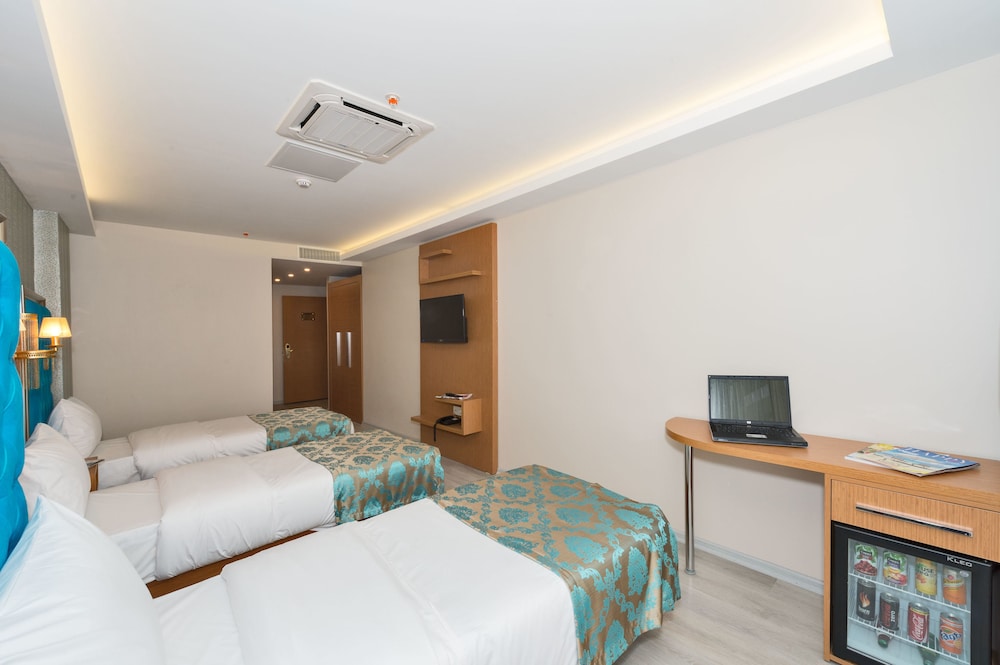 Grand Palace Hotel 11