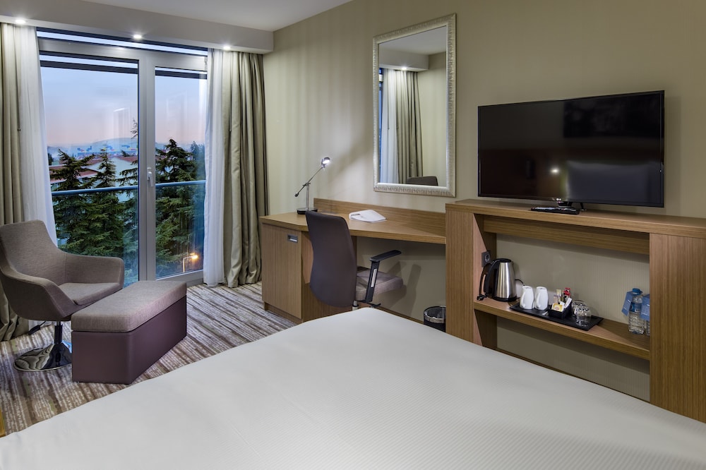 Hampton by Hilton Istanbul Atakoy 6