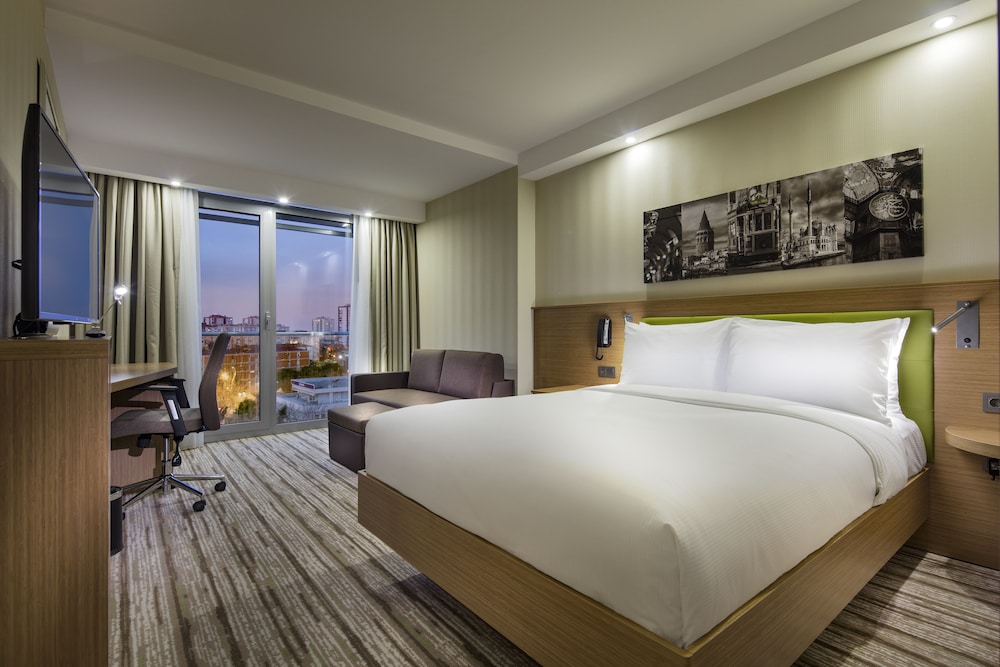 Hampton by Hilton Istanbul Atakoy 10