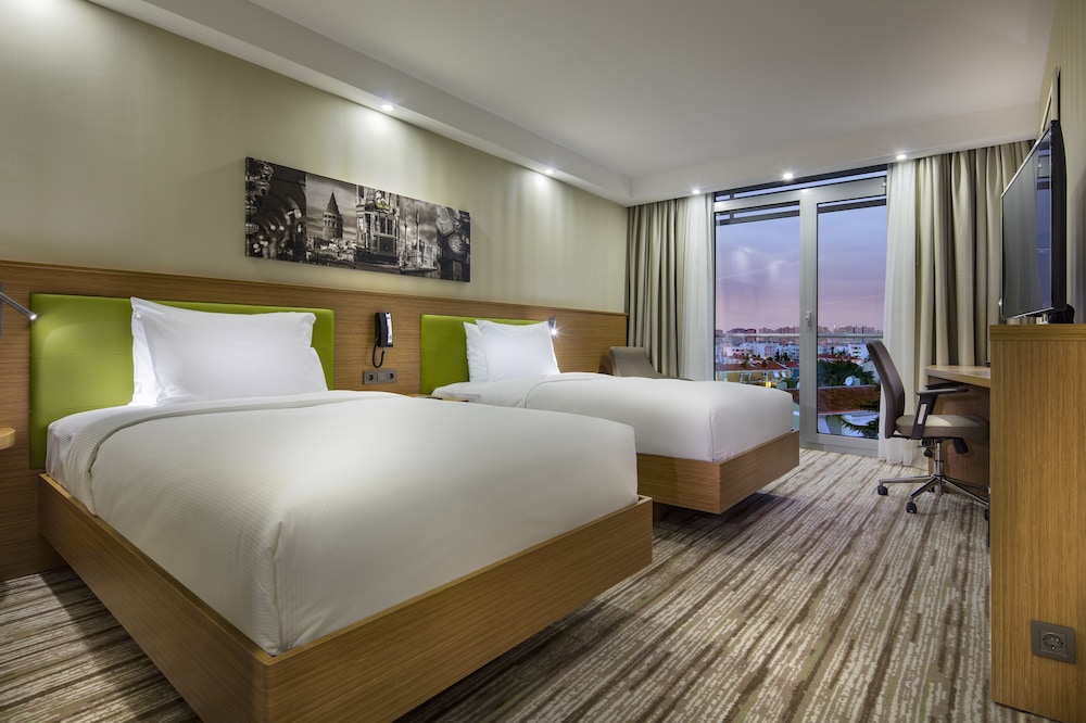 Hampton by Hilton Istanbul Atakoy 13