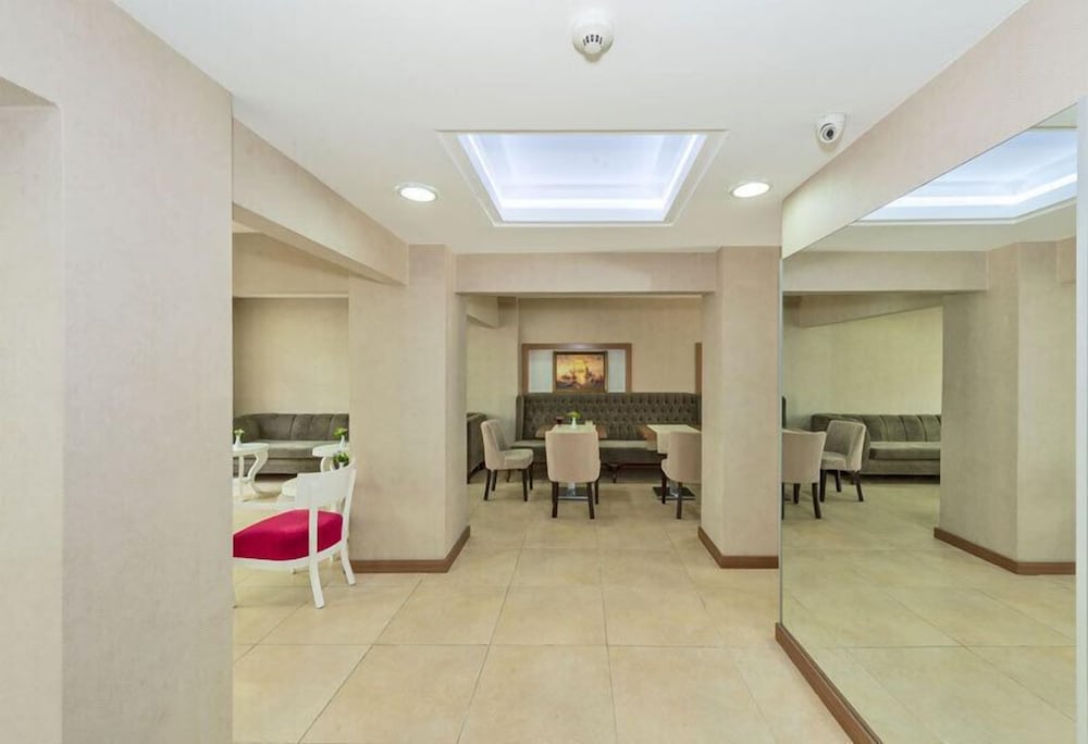 La Garden Hotel 9