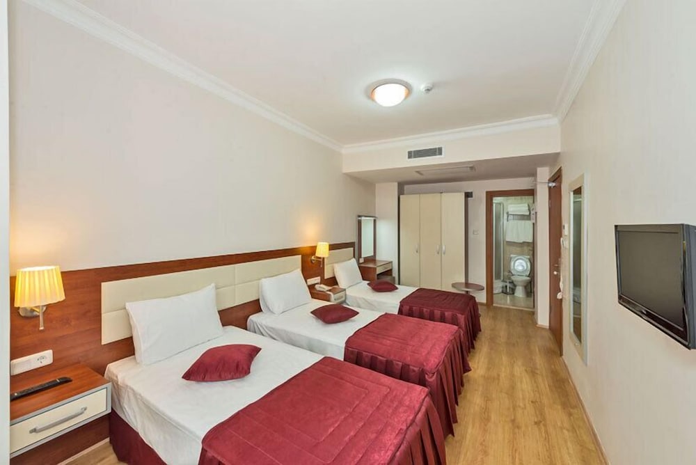 La Garden Hotel 18