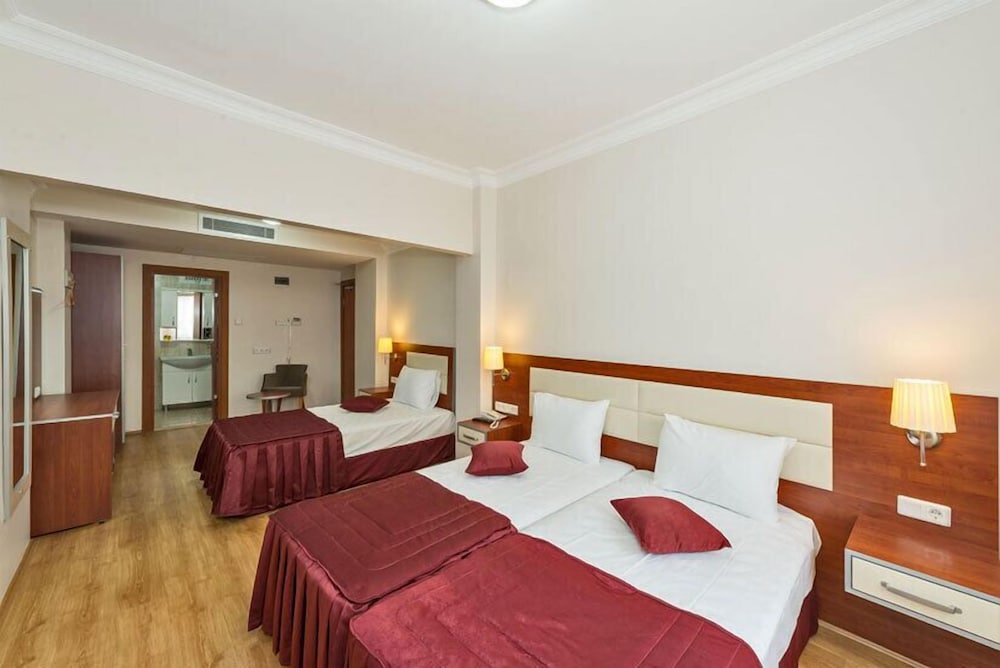 La Garden Hotel 19