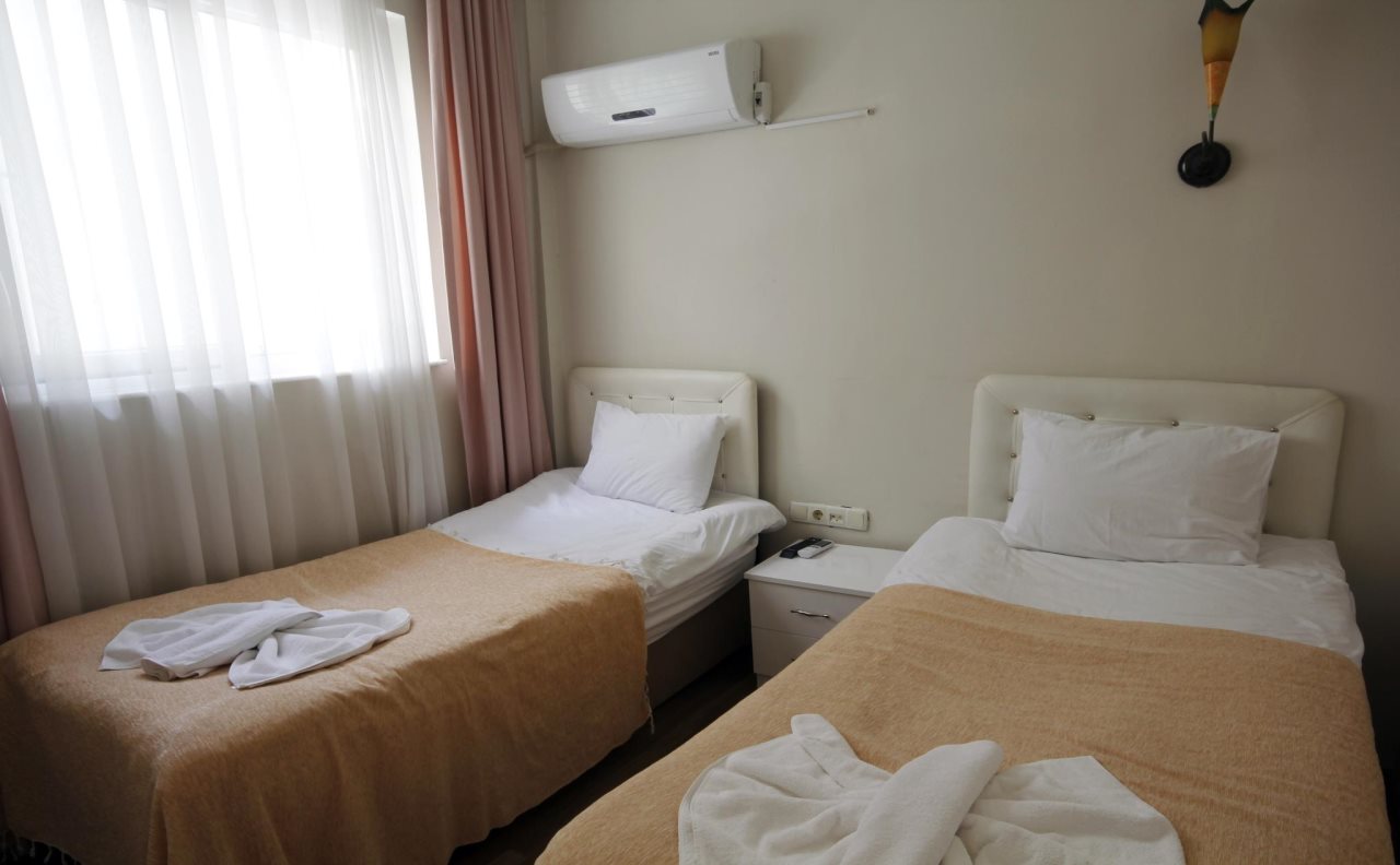 Life Hotel 2