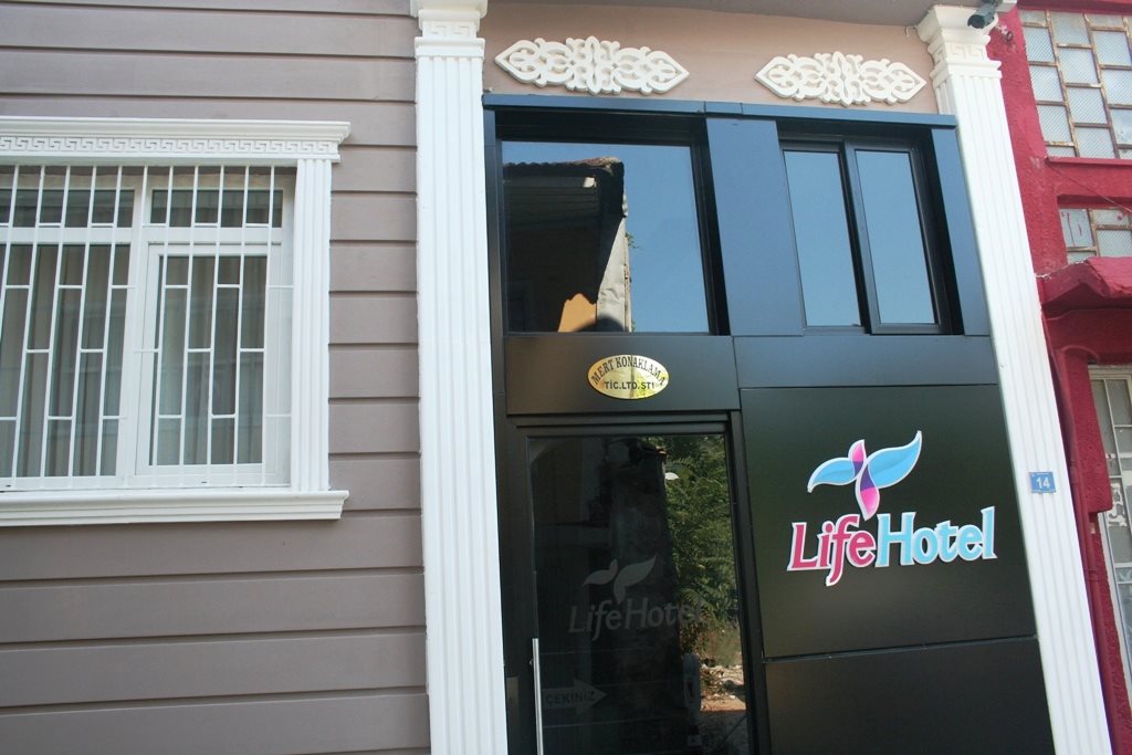 Life Hotel 9