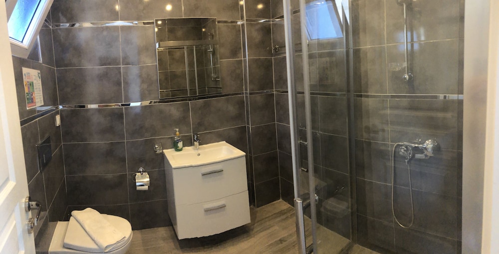 Lizo Hotel 13