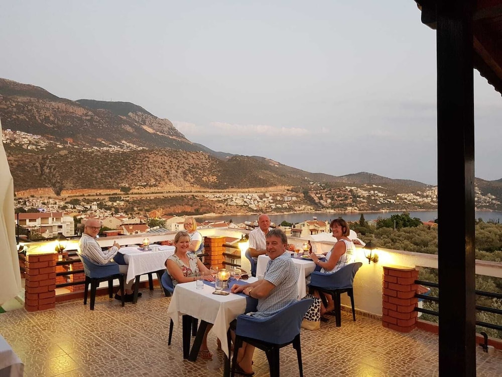 Lizo Hotel 20