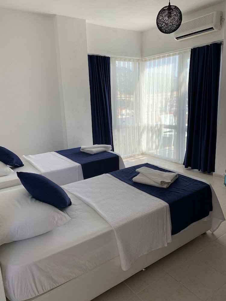 Lizo Hotel 8