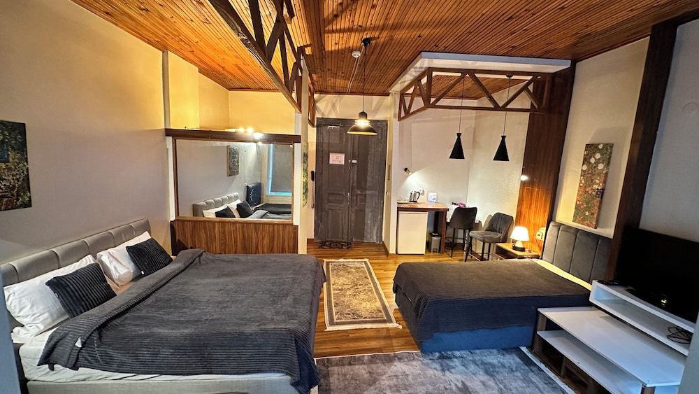 New Pera Hotel 1