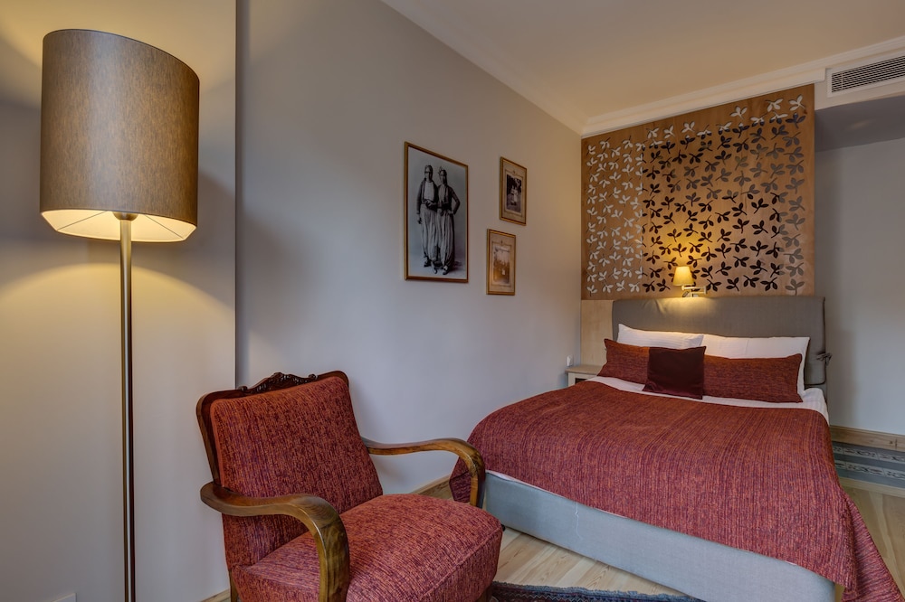 No11 Hotel & Apartments 6