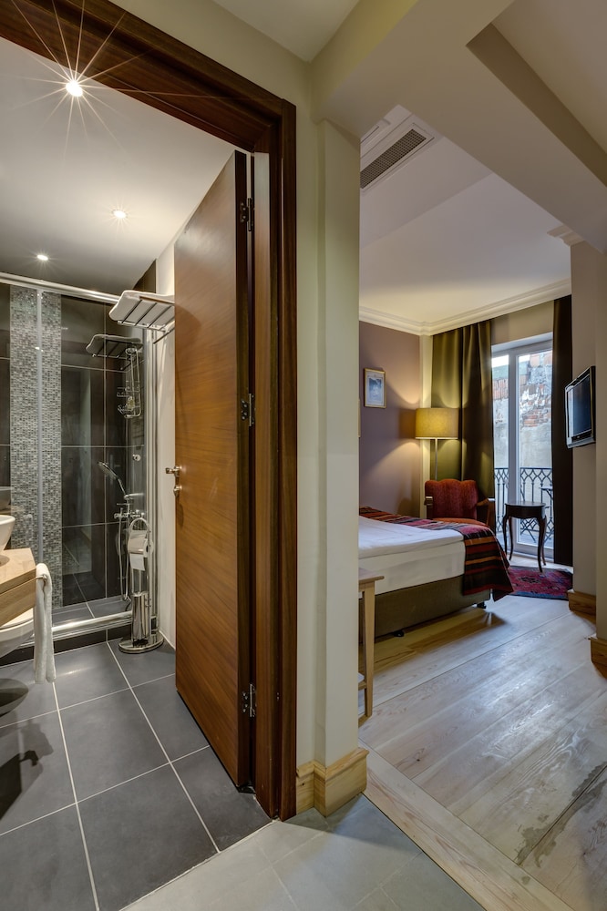 No11 Hotel & Apartments 5