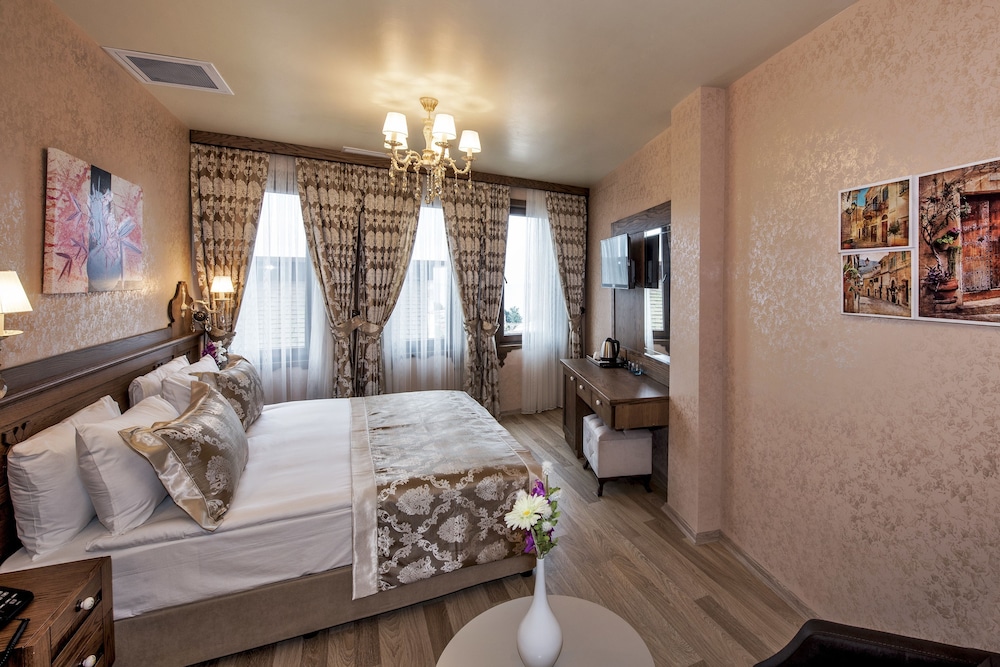 Perapolis Hotel 24