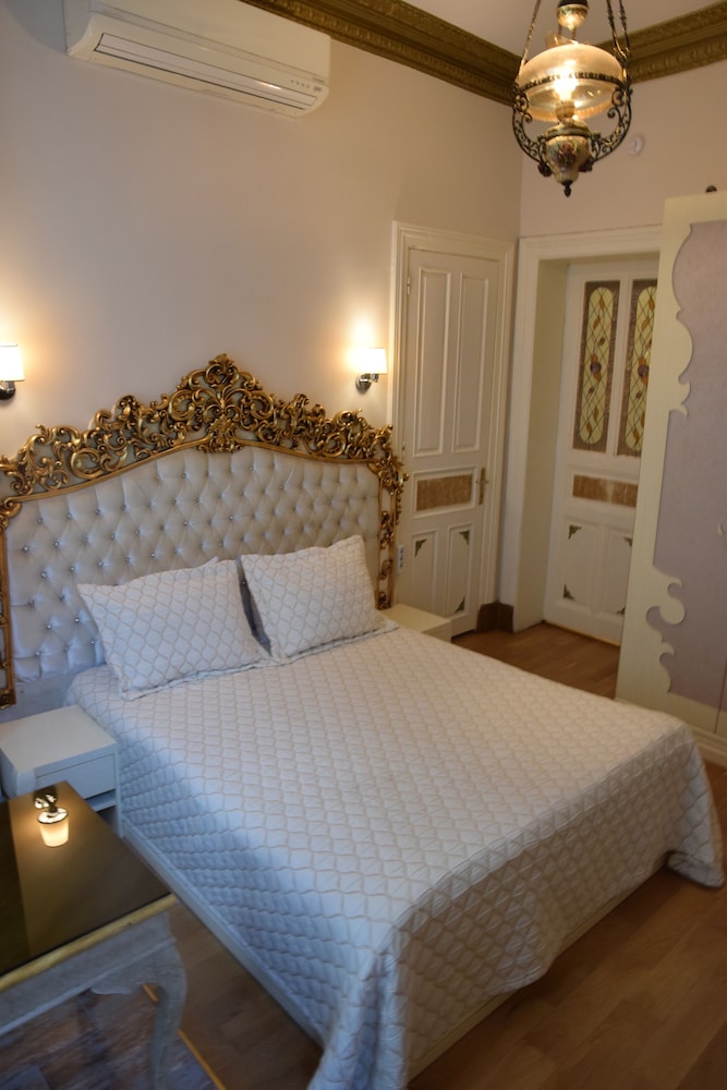 Ragip Pasha Apartments 9