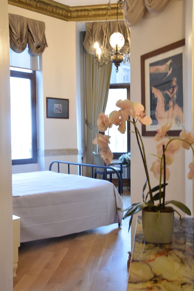 Ragip Pasha Apartments 13