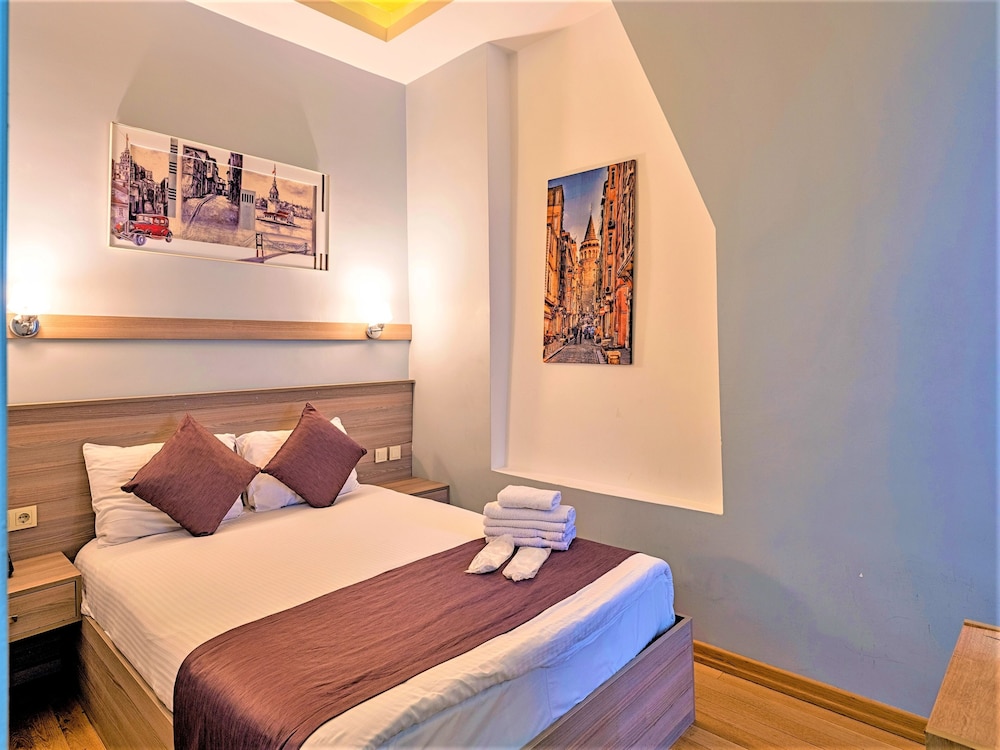 Ragip Pasha Apartments 14