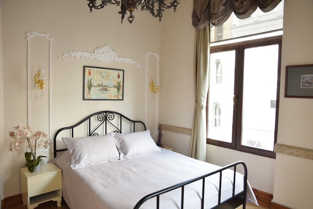 Ragip Pasha Apartments 11