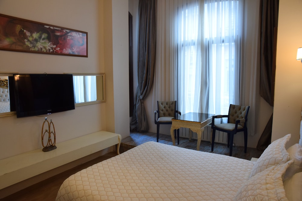 Ragip Pasha Apartments 10