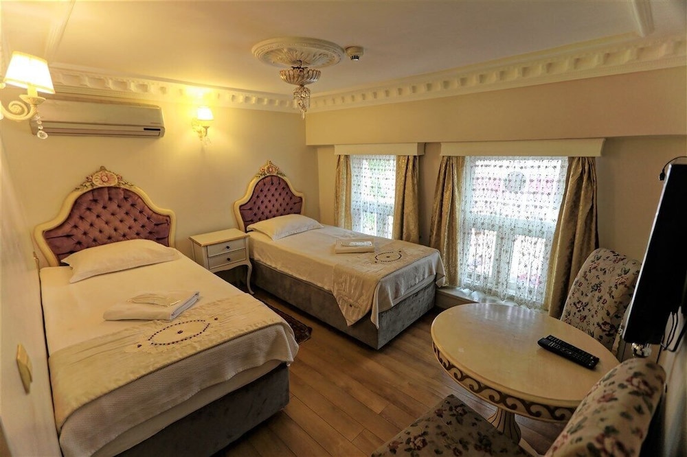Romantic Mansion 8