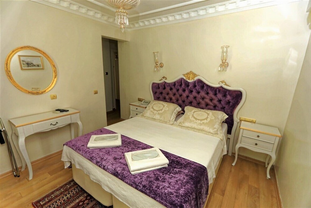 Romantic Mansion 10