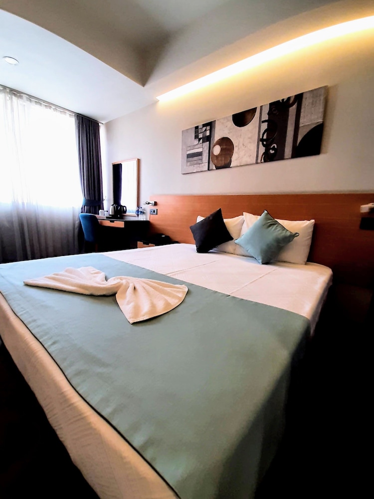 Sapko Airport Hotel 6