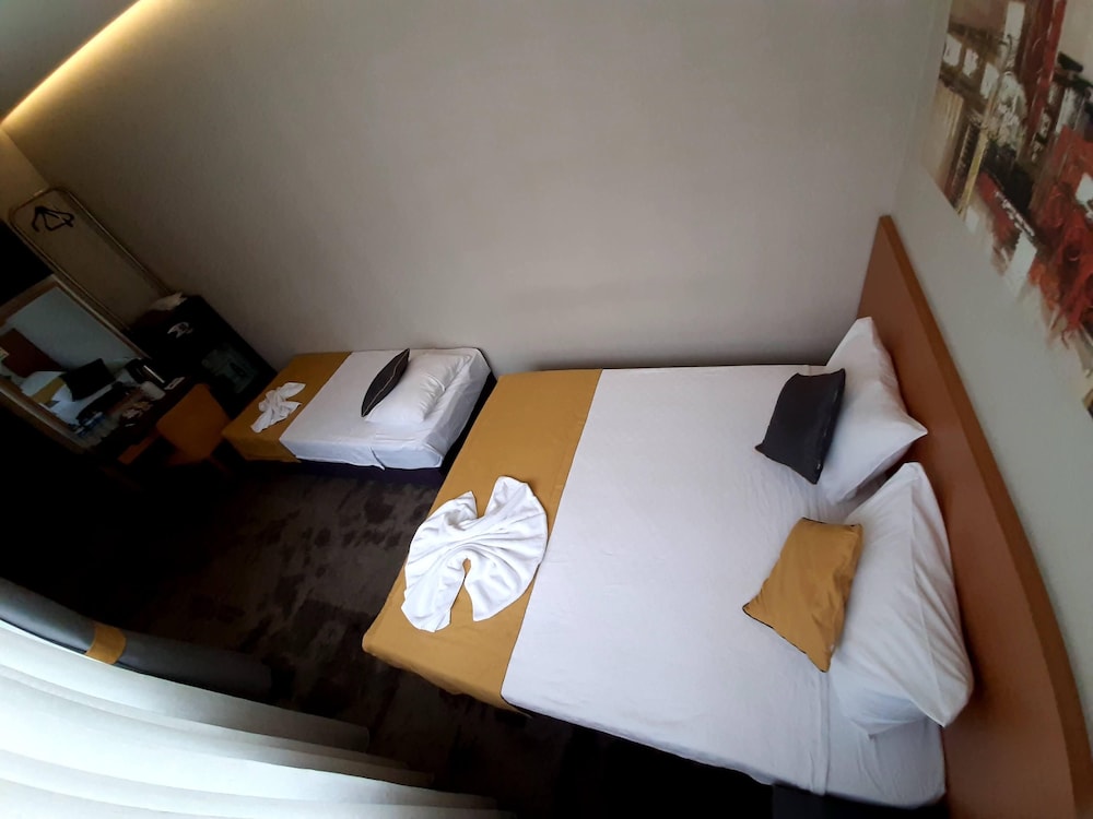 Sapko Airport Hotel 13