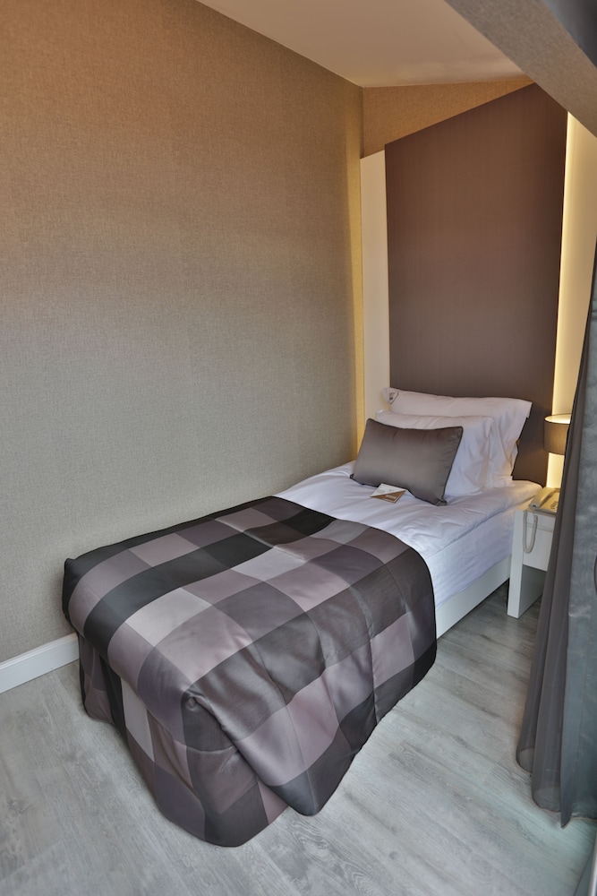 Sky Kamer Hotel 12