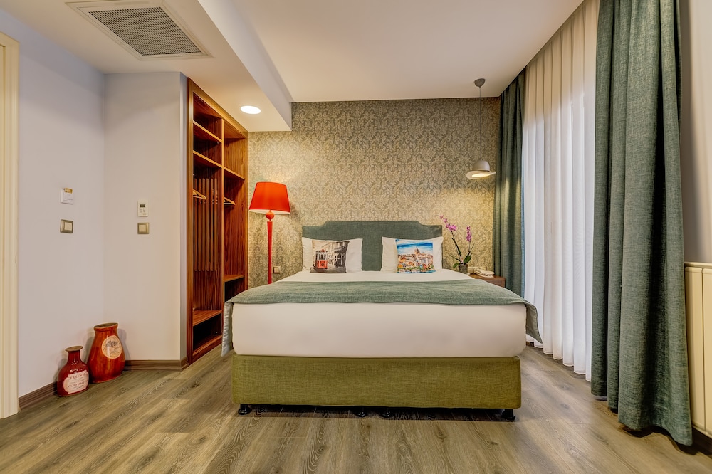 Sometimes Hotel 5