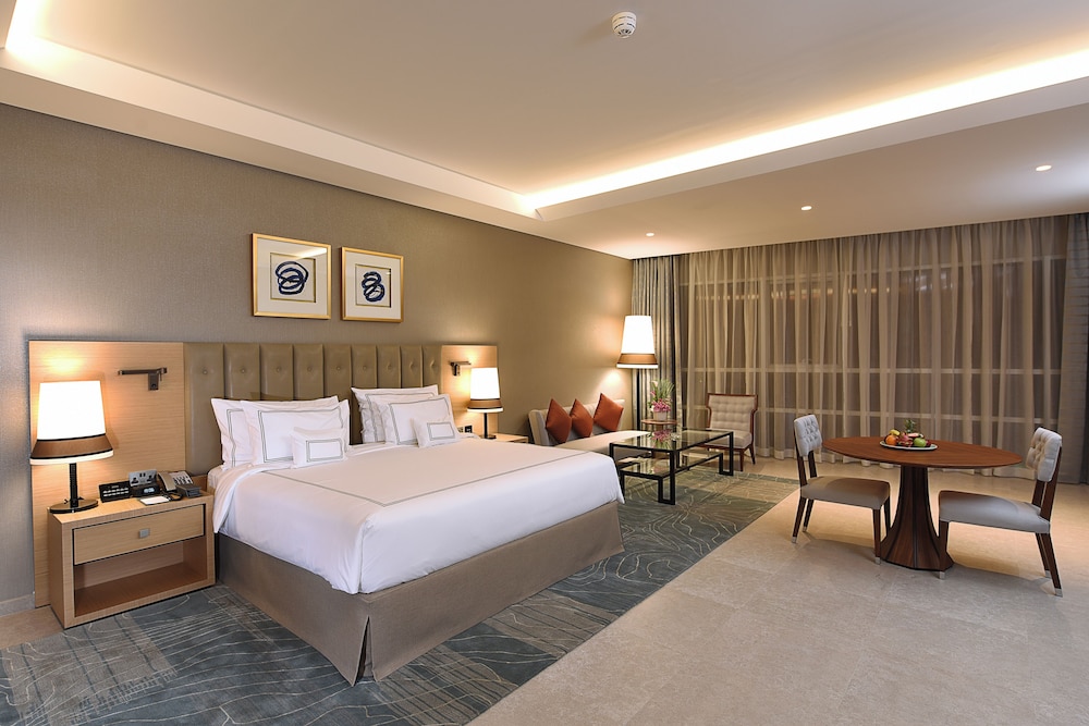Grand Cosmopolitan Hotel 8
