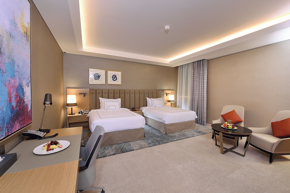 Grand Cosmopolitan Hotel 13