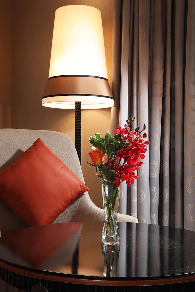 Grand Cosmopolitan Hotel 20
