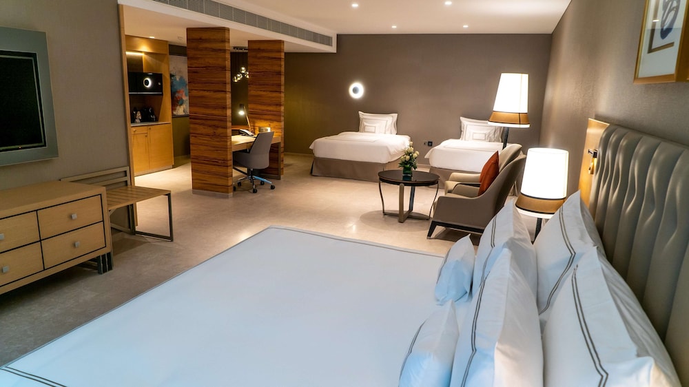 Grand Cosmopolitan Hotel 24