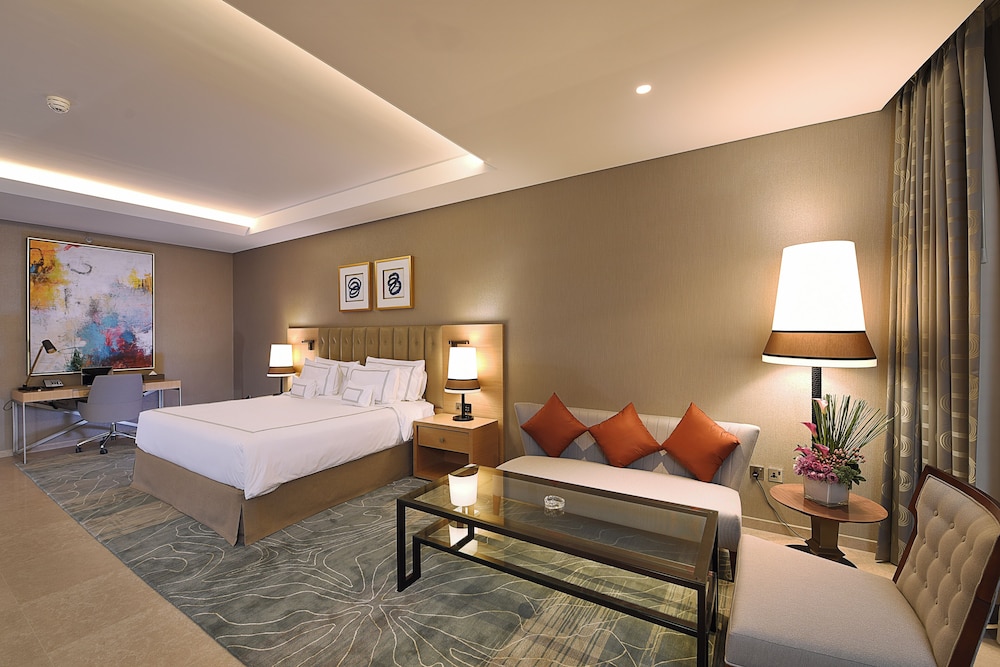 Grand Cosmopolitan Hotel 14