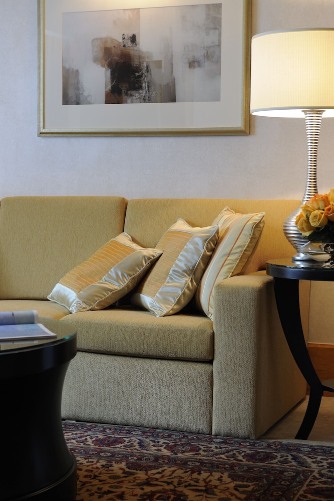 The Ritz-Carlton Dubai International Financial Centre Executive Residences 14