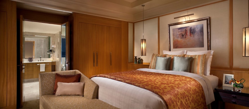 The Ritz-Carlton Dubai International Financial Centre Executive Residences 3
