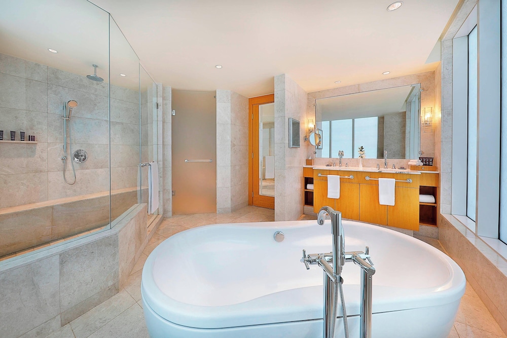 The Ritz-Carlton Dubai International Financial Centre Executive Residences 22