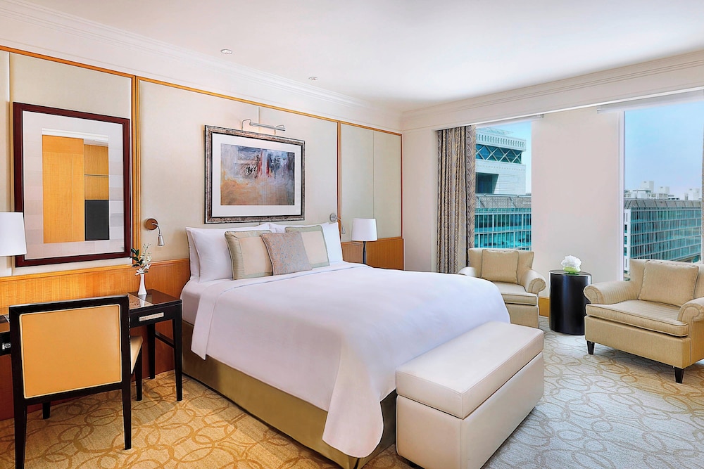 The Ritz-Carlton Dubai International Financial Centre Executive Residences 8