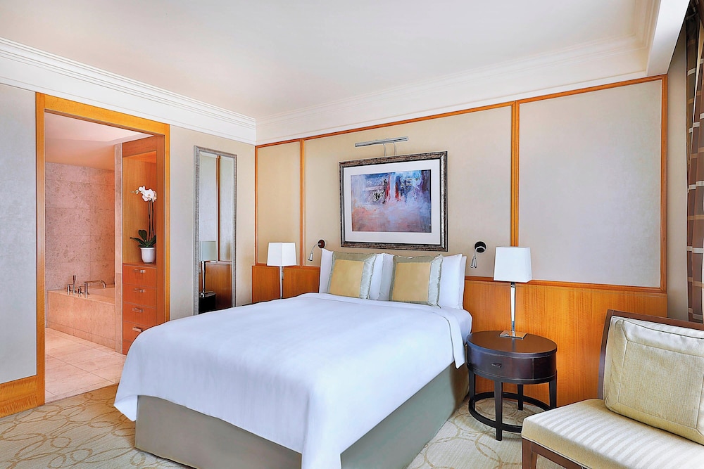 The Ritz-Carlton Dubai International Financial Centre Executive Residences 10