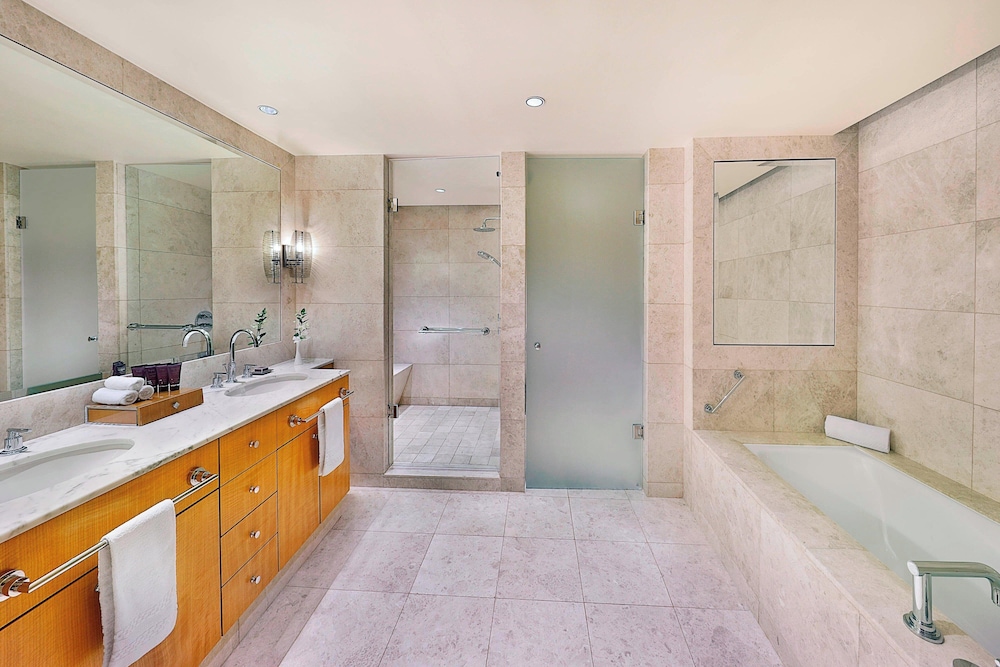 The Ritz-Carlton Dubai International Financial Centre Executive Residences 23